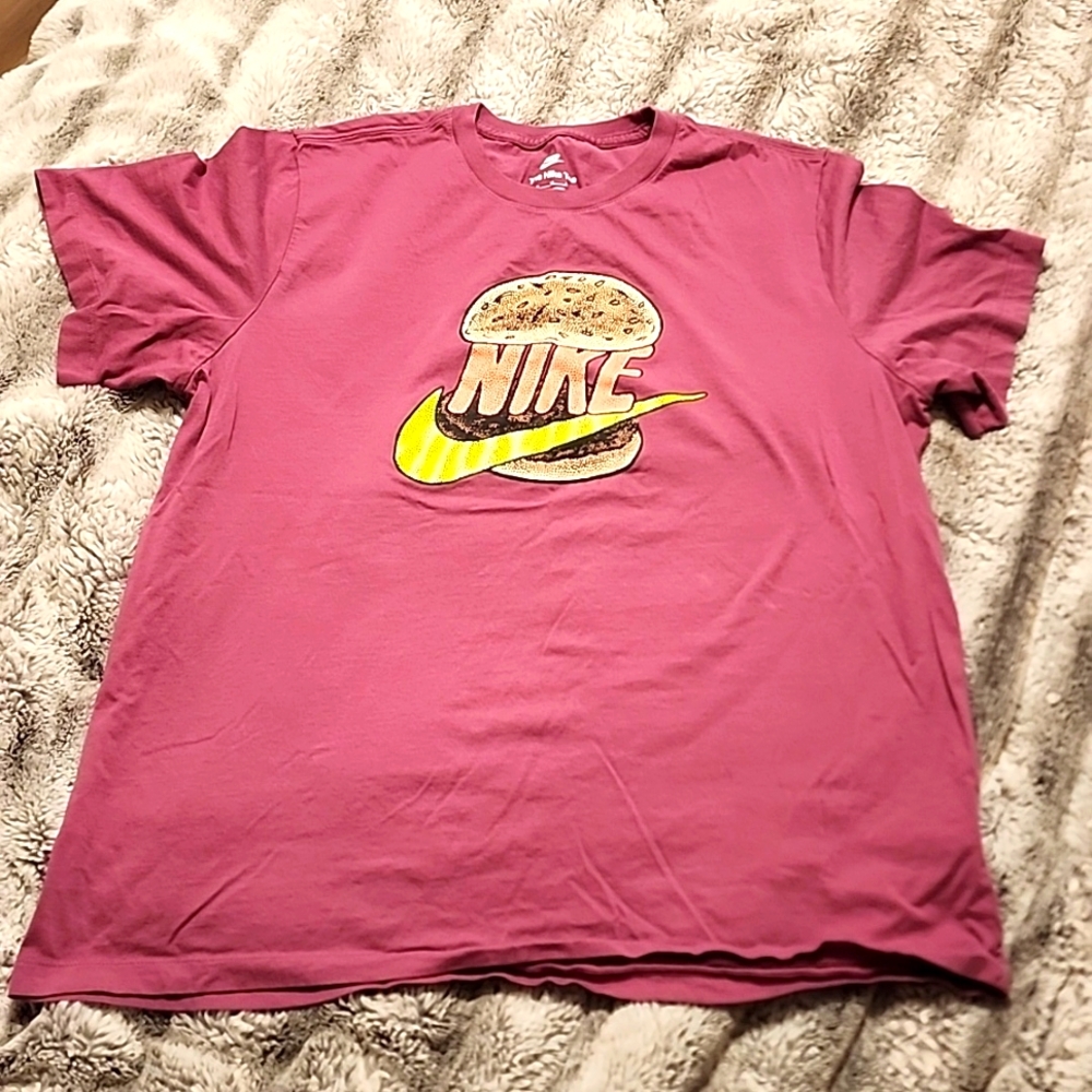Nike Men's Sportswear T-Shirt hamburger logo